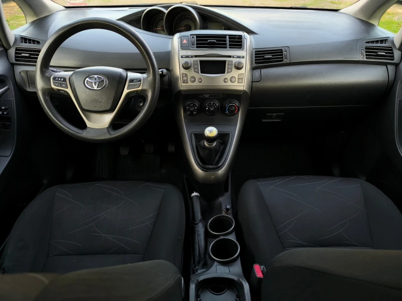 Toyota Verso -2.0D4D-126кс-6 скорости-КЛИМАТИК-EURO-5 !!!, снимка 13 - Автомобили и джипове - 51277570