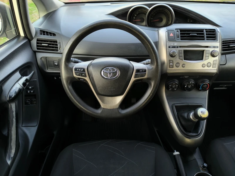 Toyota Verso -2.0D4D-126кс-6 скорости-КЛИМАТИК-EURO-5 !!!, снимка 11 - Автомобили и джипове - 51277570