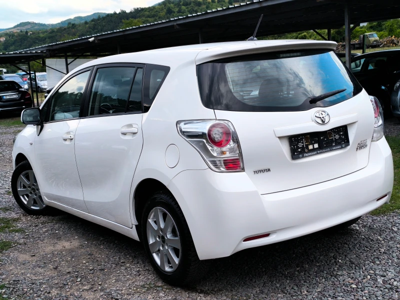 Toyota Verso -2.0D4D-126кс-6 скорости-КЛИМАТИК-EURO-5 !!!, снимка 5 - Автомобили и джипове - 51277570