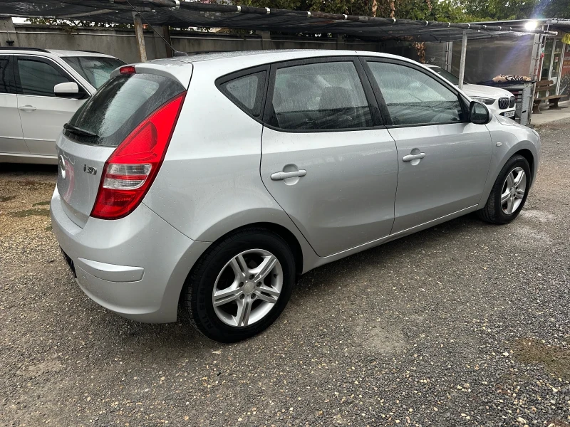 Hyundai I30 1.6i-122 k.s. ПЕРФЕКТНА, снимка 4 - Автомобили и джипове - 51943831