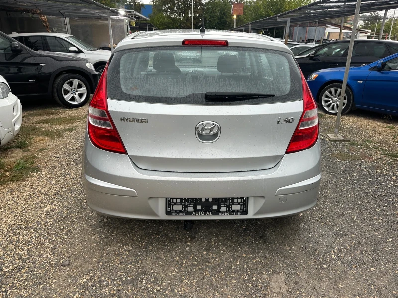 Hyundai I30 1.6i-122 k.s. ПЕРФЕКТНА, снимка 6 - Автомобили и джипове - 51943831