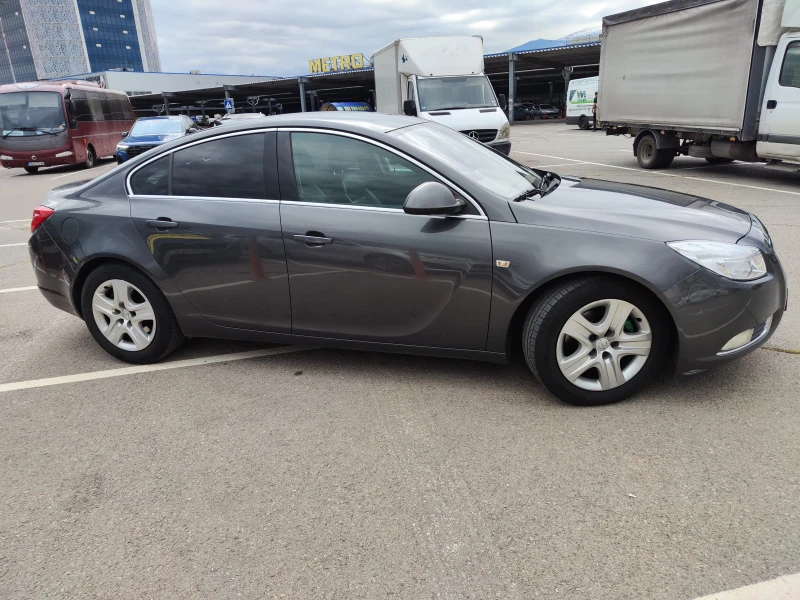 Opel Insignia 1.6 T, снимка 2 - Автомобили и джипове - 52052658