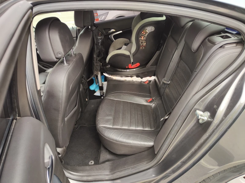Opel Insignia 1.6 T, снимка 10 - Автомобили и джипове - 52052658