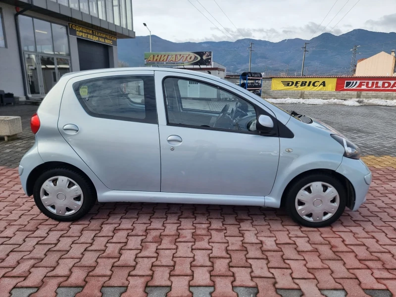 Toyota Aygo 1.0, снимка 2 - Автомобили и джипове - 53282543