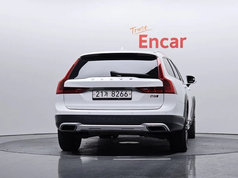 Volvo V90 Cross Country D5 Pro AWD, снимка 4 - Автомобили и джипове - 54252338