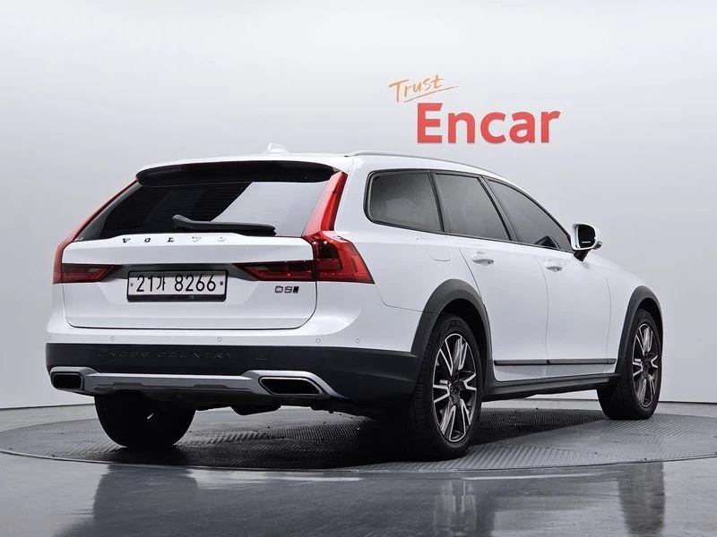 Volvo V90 Cross Country D5 Pro AWD, снимка 2 - Автомобили и джипове - 54252338