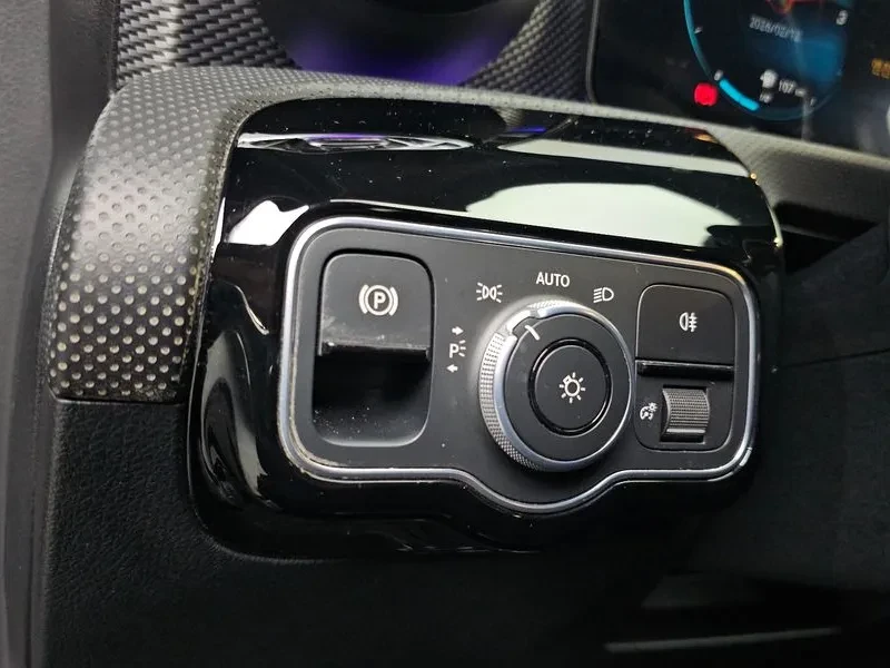 Mercedes-Benz A 220, снимка 15 - Автомобили и джипове - 56016703