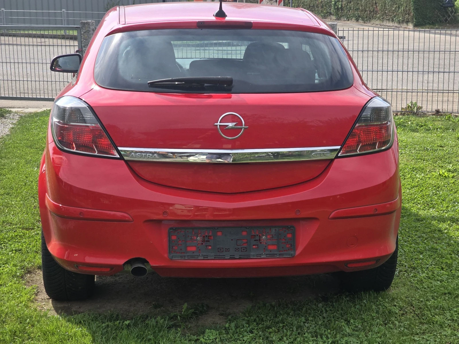 Opel Astra H GTC 1.6 16 V - изображение 4