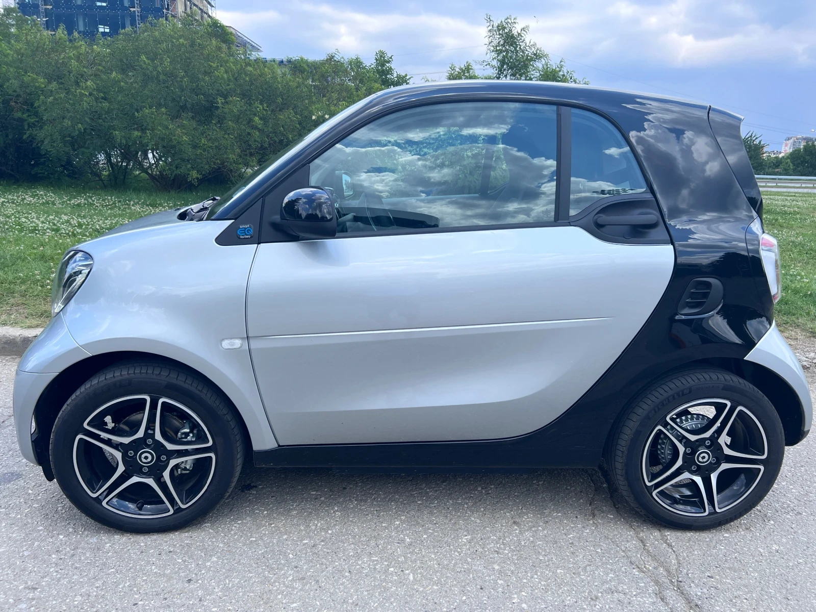 Smart Fortwo EQ Exclusive 18K km 22kW удължена гаранция, снимка 3 - Автомобили и джипове - 54009676