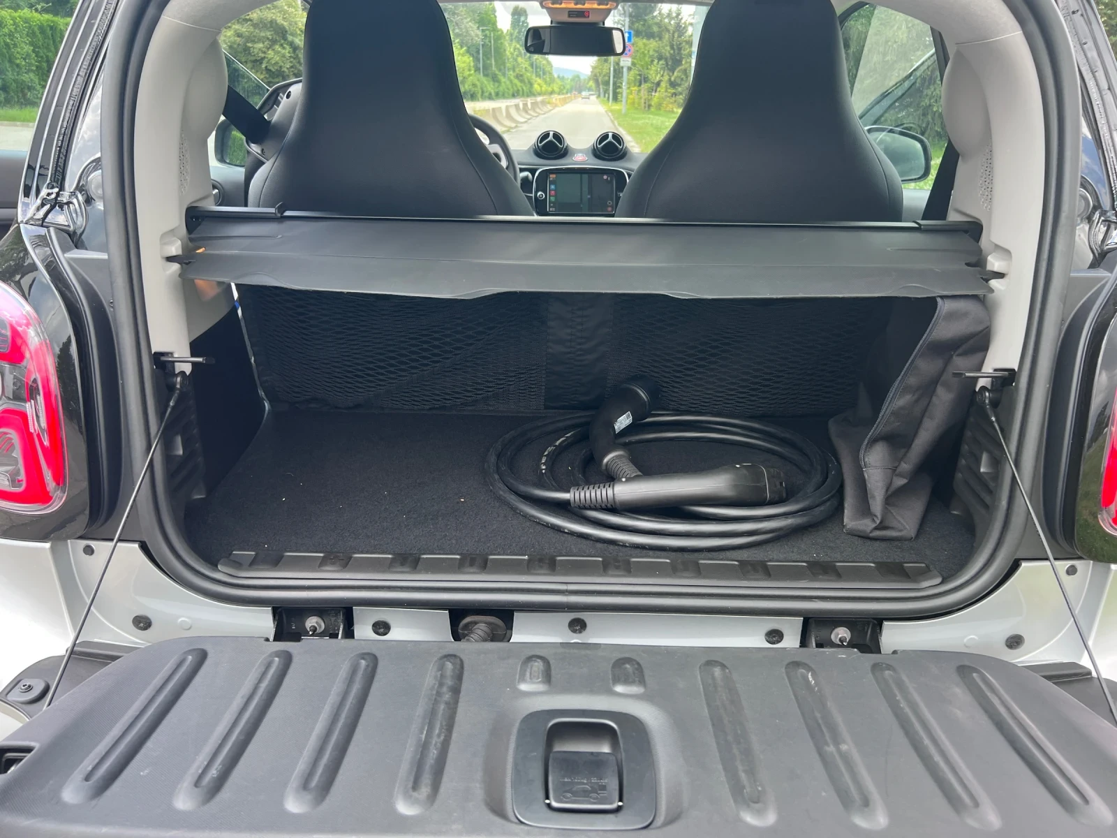 Smart Fortwo EQ Exclusive 18K km 22kW удължена гаранция, снимка 12 - Автомобили и джипове - 54009676