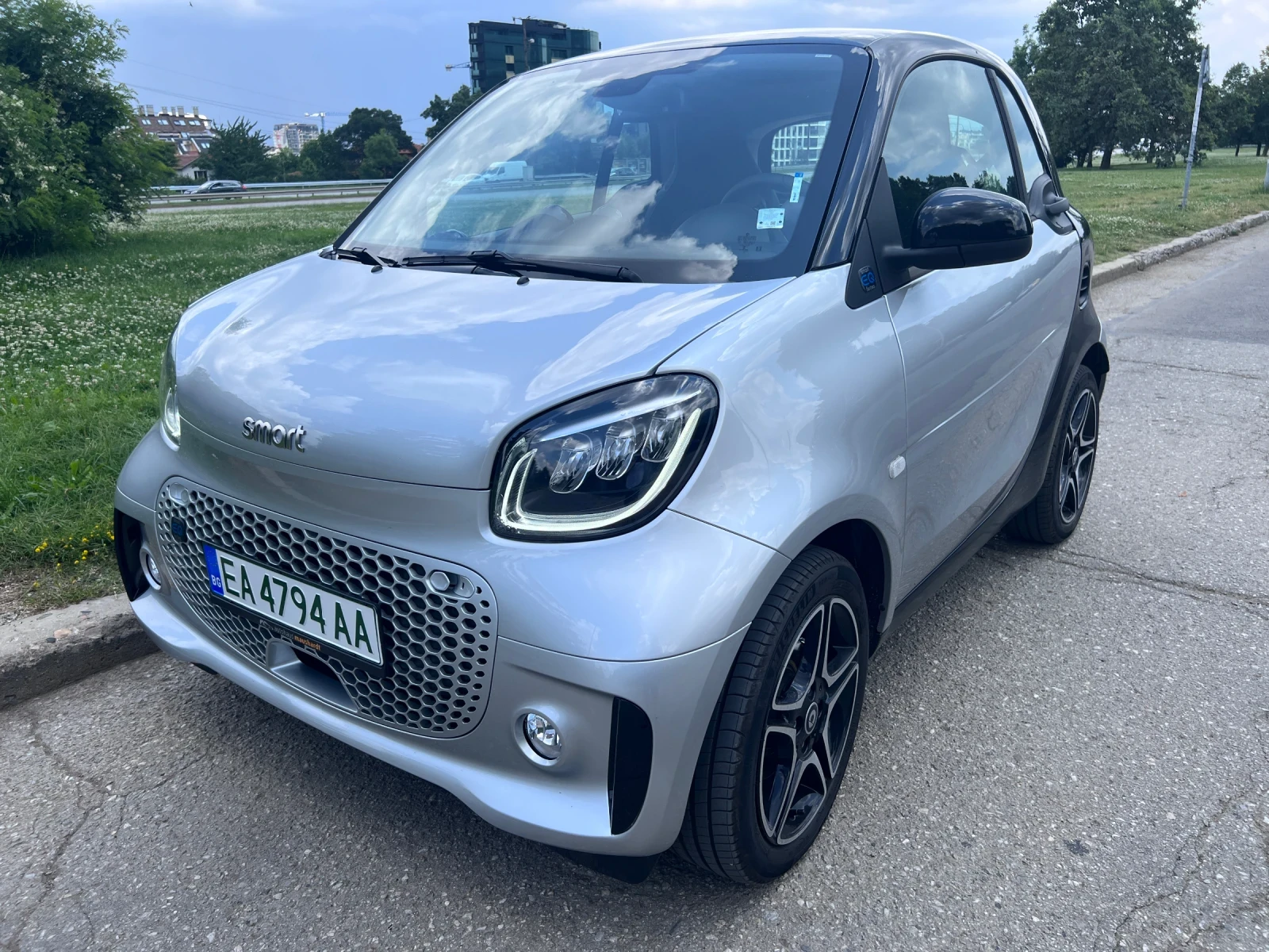 Smart Fortwo EQ Exclusive 18K km 22kW удължена гаранция, снимка 2 - Автомобили и джипове - 54009676