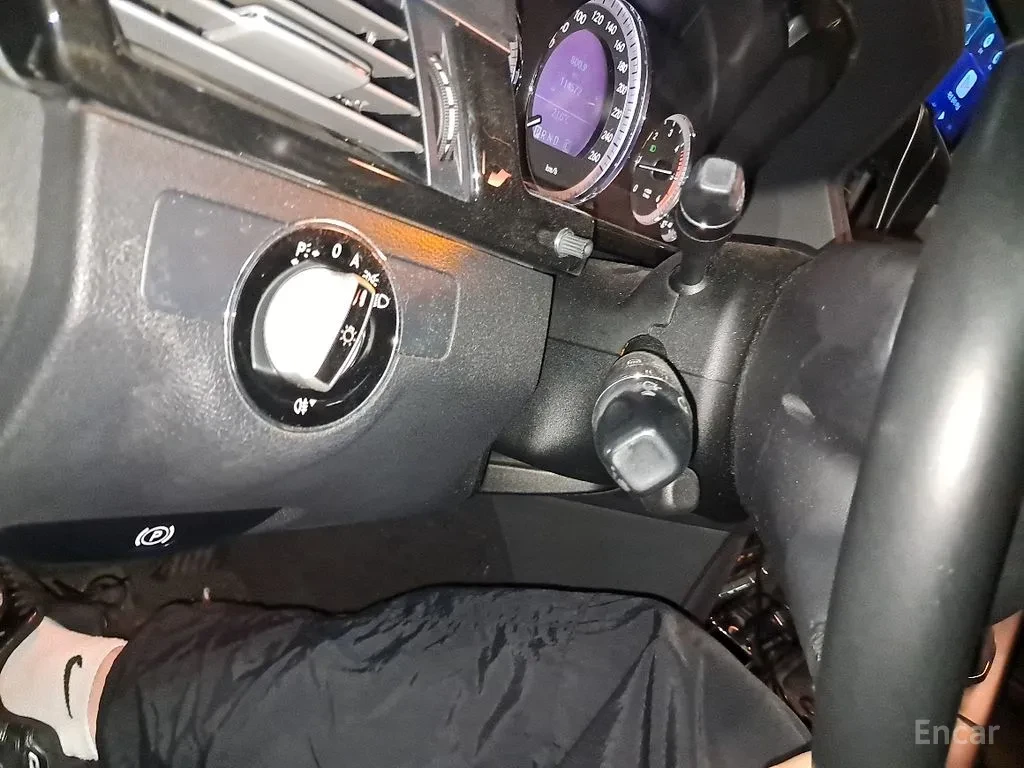 Mercedes-Benz E 220 МАЛКО КИЛОМЕТРИ/ОТЛИЧНО СЪСТОЯНИЕ/ЦЕНА ДО БЪЛГАРИЯ, снимка 15 - Автомобили и джипове - 54650415
