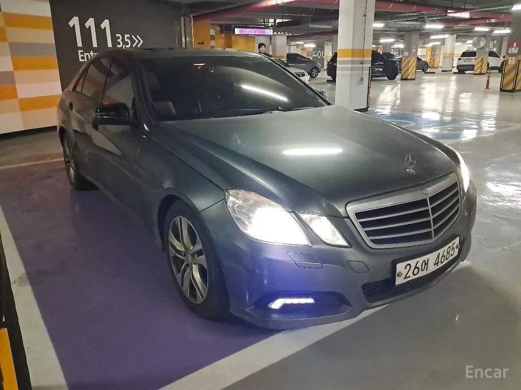 Mercedes-Benz E 220 МАЛКО КИЛОМЕТРИ/ОТЛИЧНО СЪСТОЯНИЕ/ЦЕНА ДО БЪЛГАРИЯ, снимка 3 - Автомобили и джипове - 54650415