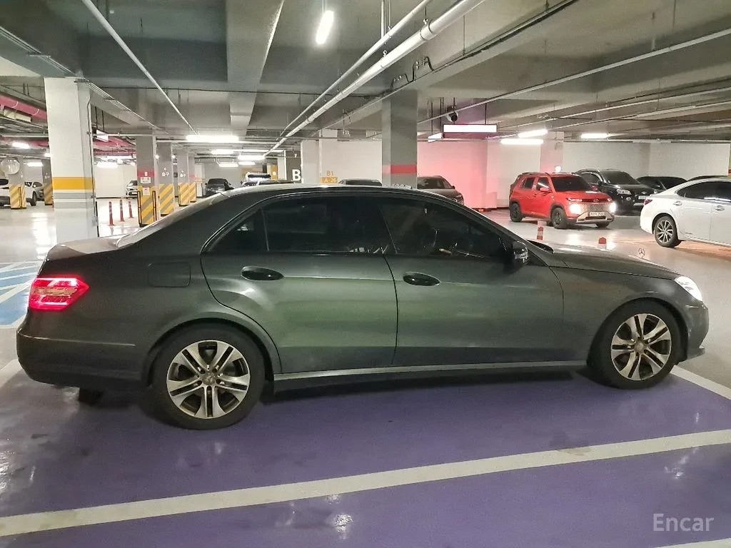 Mercedes-Benz E 220 МАЛКО КИЛОМЕТРИ/ОТЛИЧНО СЪСТОЯНИЕ/ЦЕНА ДО БЪЛГАРИЯ, снимка 9 - Автомобили и джипове - 54650415