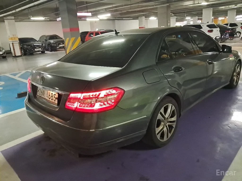 Mercedes-Benz E 220 МАЛКО КИЛОМЕТРИ/ОТЛИЧНО СЪСТОЯНИЕ/ЦЕНА ДО БЪЛГАРИЯ, снимка 5 - Автомобили и джипове - 54650415
