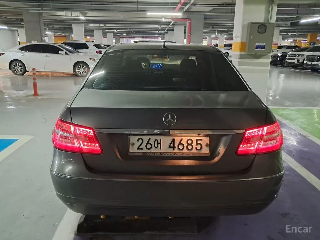 Mercedes-Benz E 220 МАЛКО КИЛОМЕТРИ/ОТЛИЧНО СЪСТОЯНИЕ/ЦЕНА ДО БЪЛГАРИЯ, снимка 6 - Автомобили и джипове - 54650415