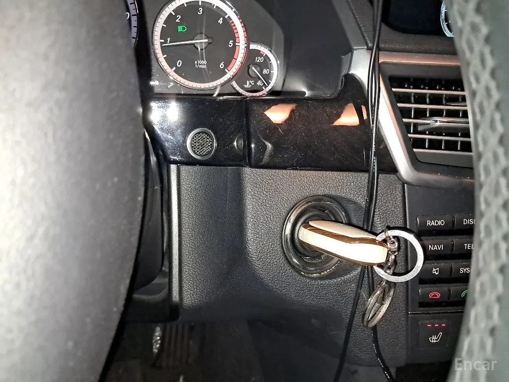 Mercedes-Benz E 220 МАЛКО КИЛОМЕТРИ/ОТЛИЧНО СЪСТОЯНИЕ/ЦЕНА ДО БЪЛГАРИЯ, снимка 14 - Автомобили и джипове - 54650415