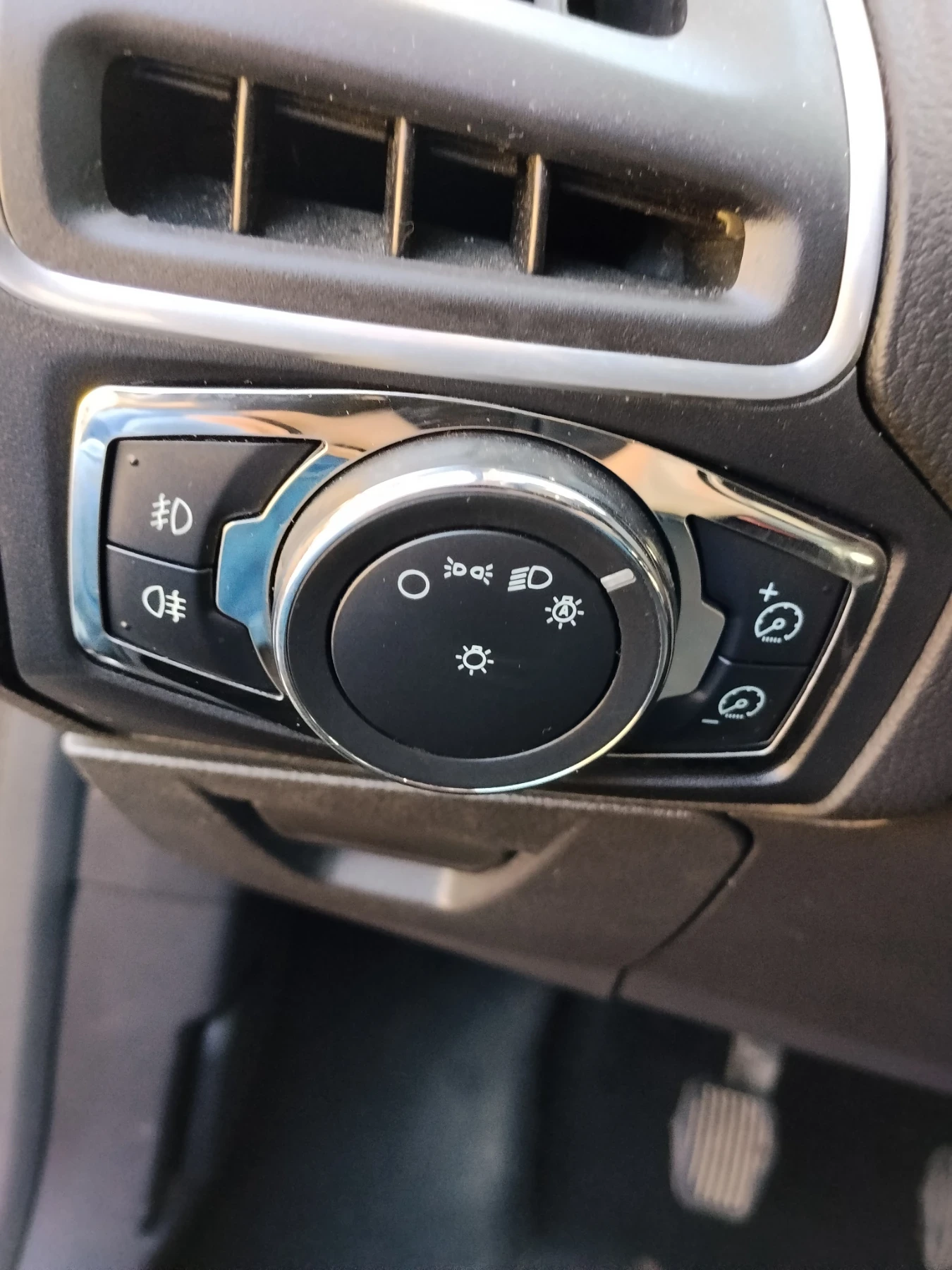 Ford Focus 1.6-120, снимка 9 - Автомобили и джипове - 54718211