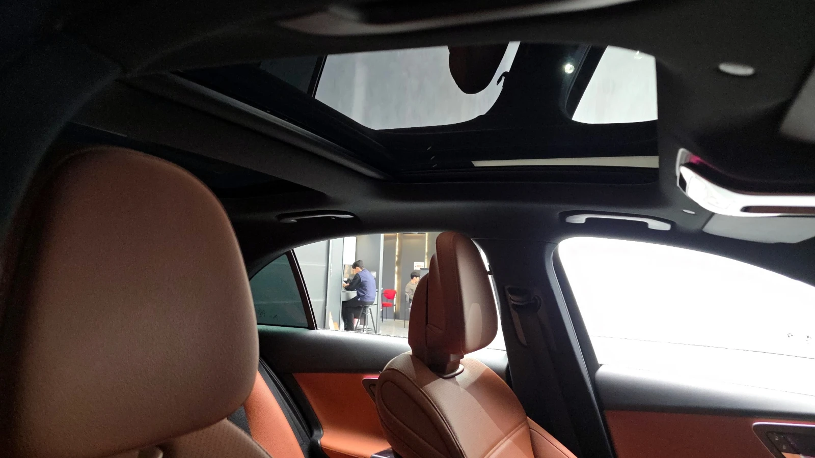 Mercedes-Benz C 200 4MATIC Avantgarde | Panoramic Roof | Distronic | Mobile.bg � ����������� 17