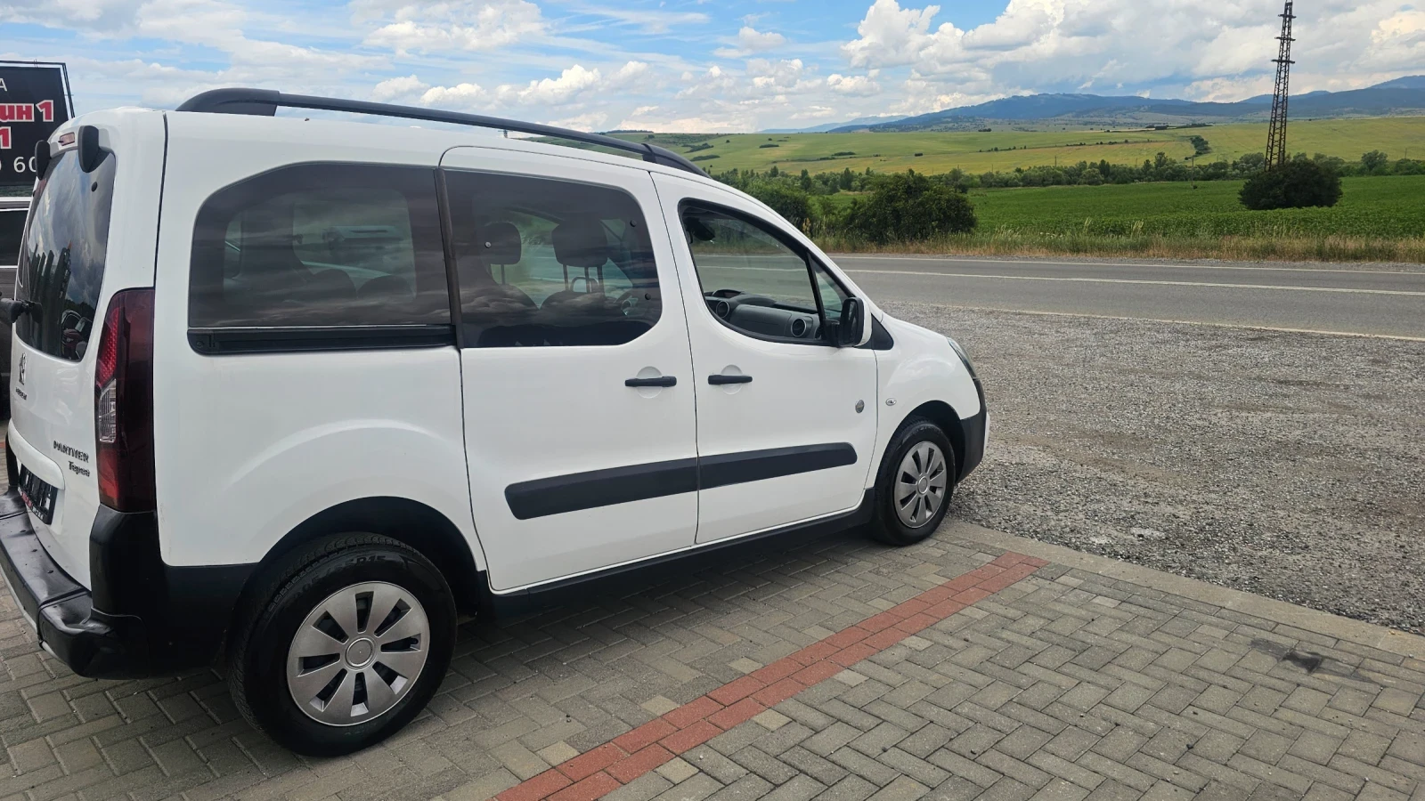 Peugeot Partner  За хора с увреждания, снимка 4 - Автомобили и джипове - 54947413