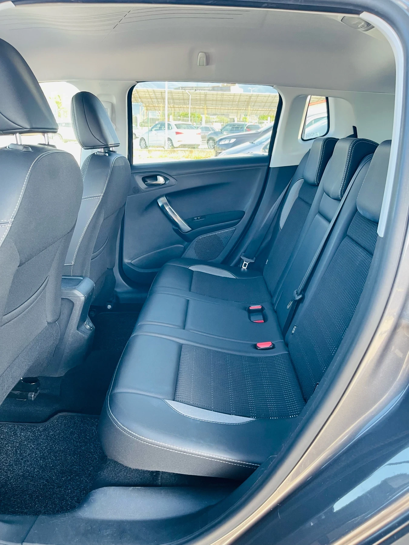 Peugeot 2008 1.6 Blue-HDi * Кожа* Камера* * * 169 000 км!* * * , снимка 11 - Автомобили и джипове - 55555203
