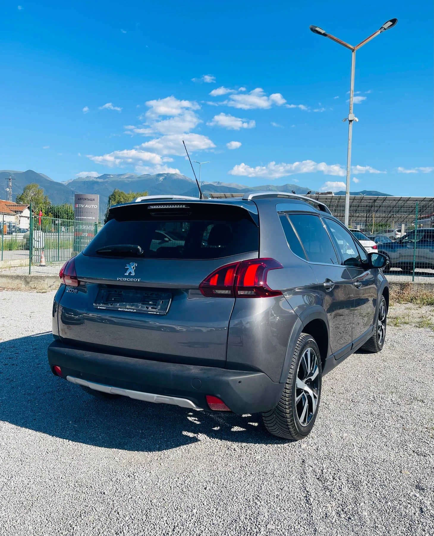 Peugeot 2008 1.6 Blue-HDi * Кожа* Камера* * * 169 000 км!* * * , снимка 5 - Автомобили и джипове - 55555203
