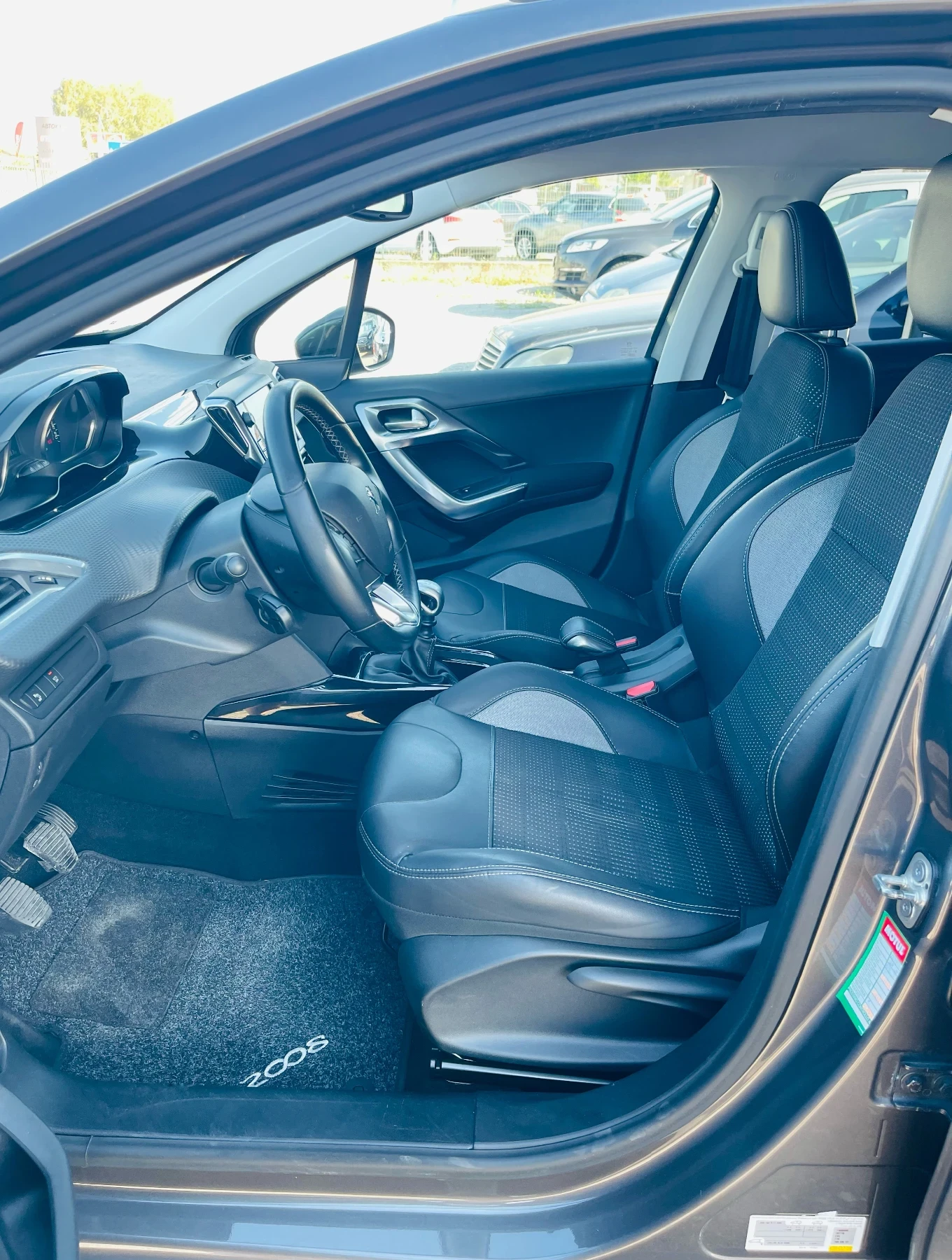 Peugeot 2008 1.6 Blue-HDi * Кожа* Камера* * * 169 000 км!* * * , снимка 9 - Автомобили и джипове - 55555203