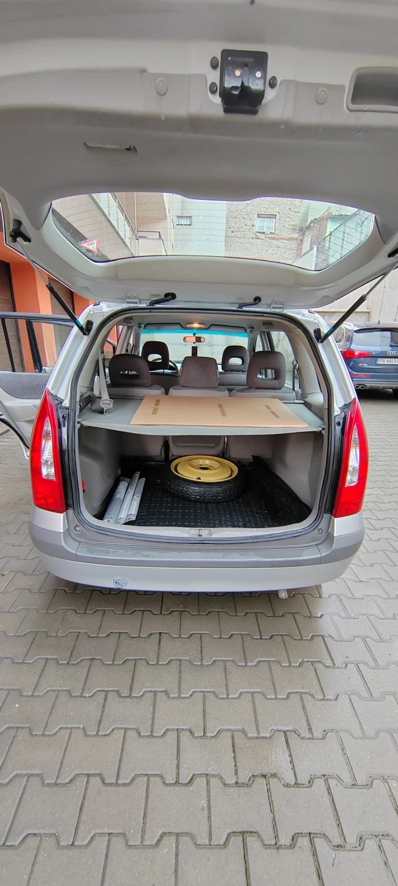 Mazda Premacy 1.9, снимка 6 - Автомобили и джипове - 55659415