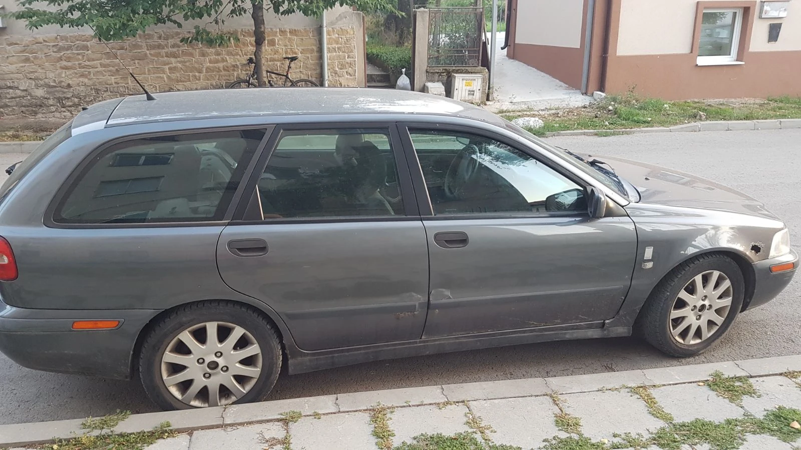Volvo V40 1.9, снимка 3 - Автомобили и джипове - 55902829