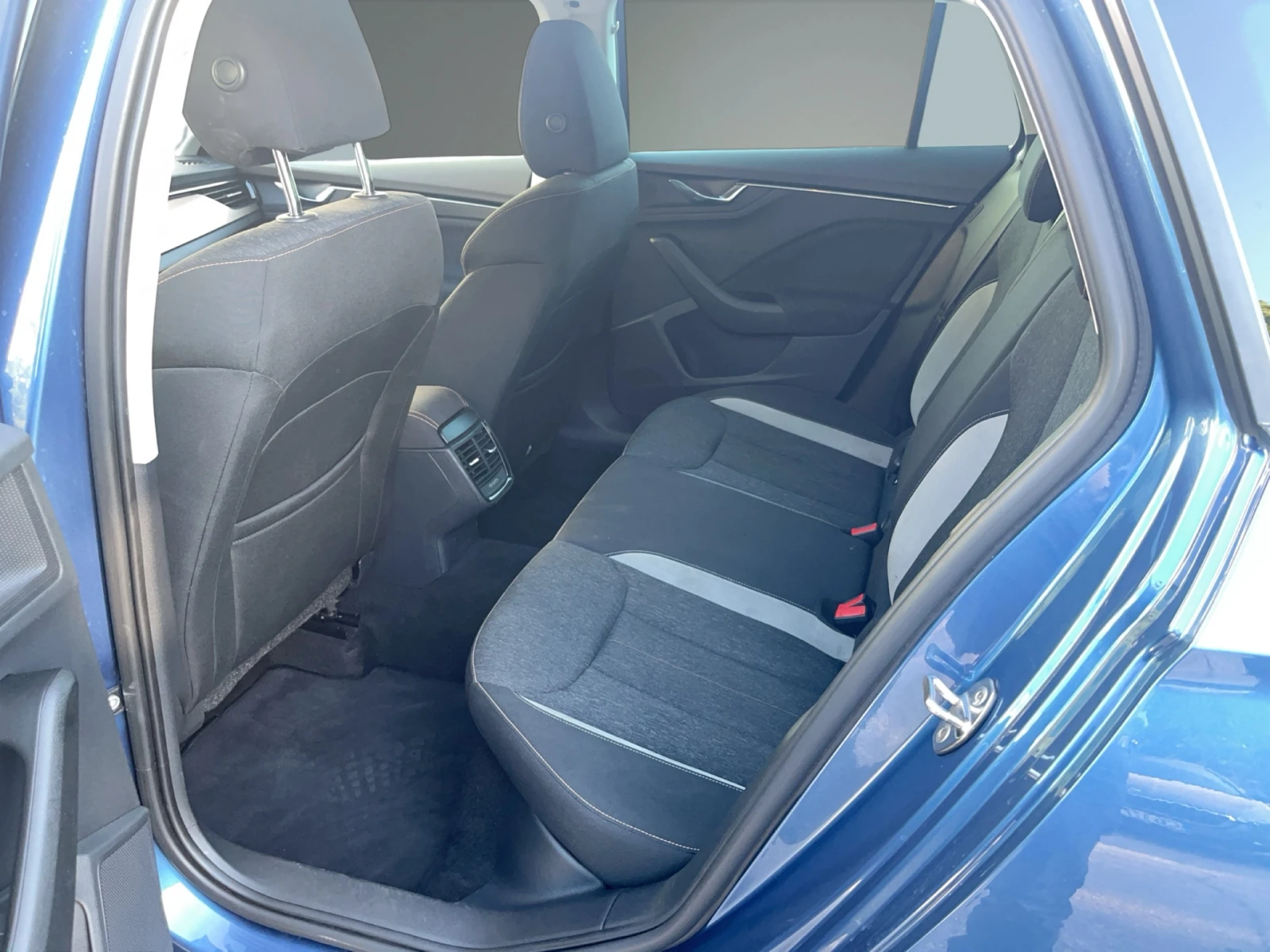 Skoda Scala 1.5 TSI 6М, снимка 12 - Автомобили и джипове - 56200065
