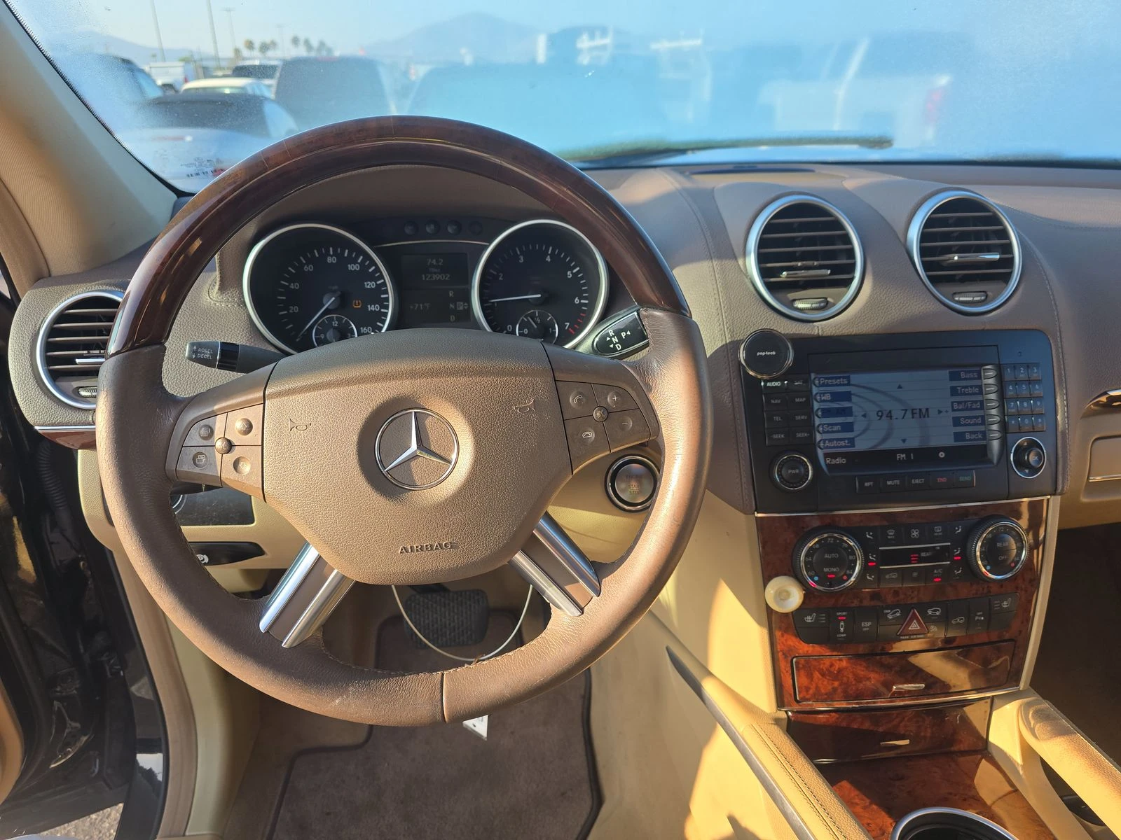 Mercedes-Benz GL 500 HARMAN* 7МЕСТА* ПОДГРЕВ* BI-XENON* КАМЕРА* KEYLESS - изображение 8