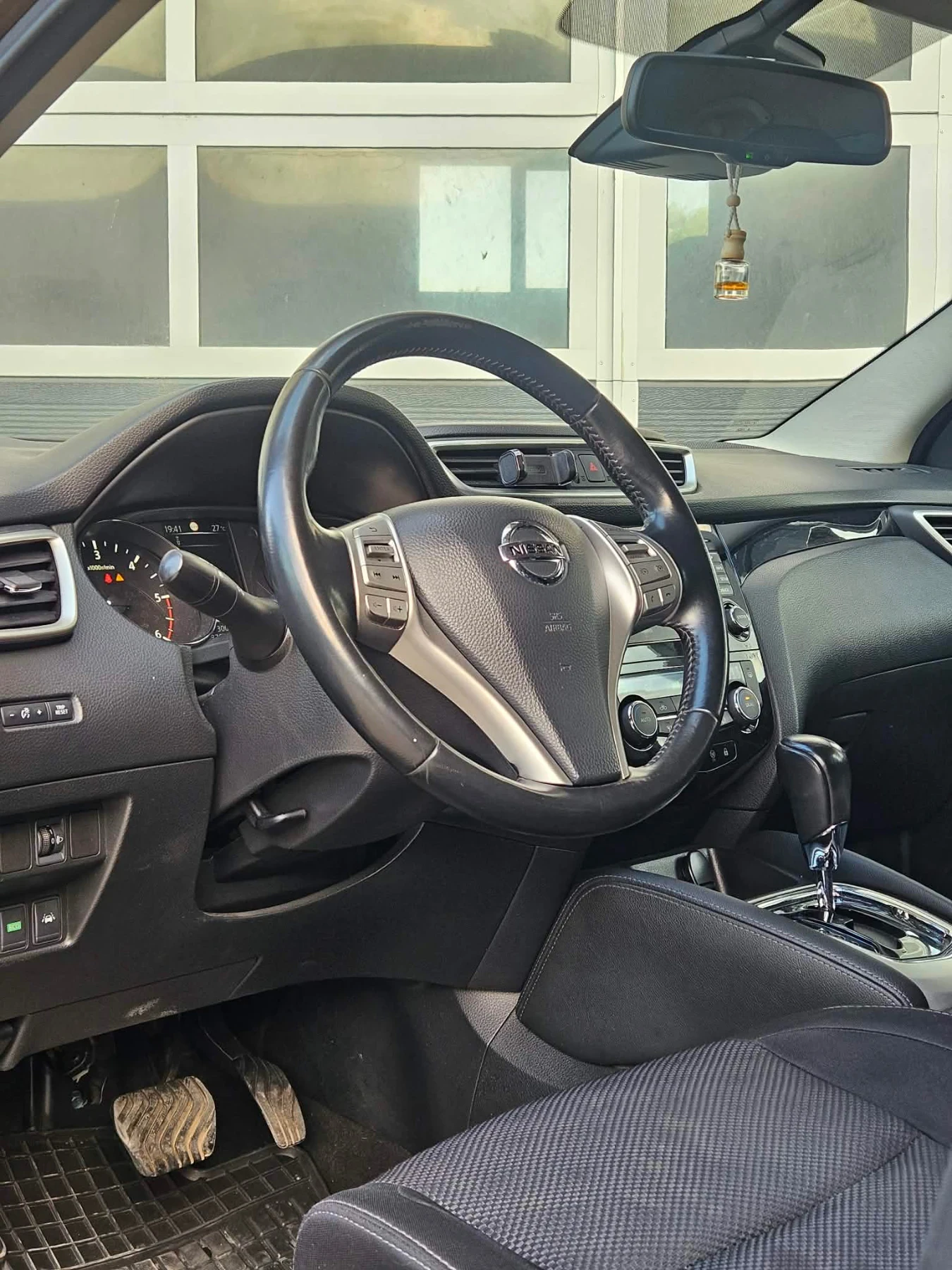 Nissan Qashqai, снимка 11 - Автомобили и джипове - 54032788