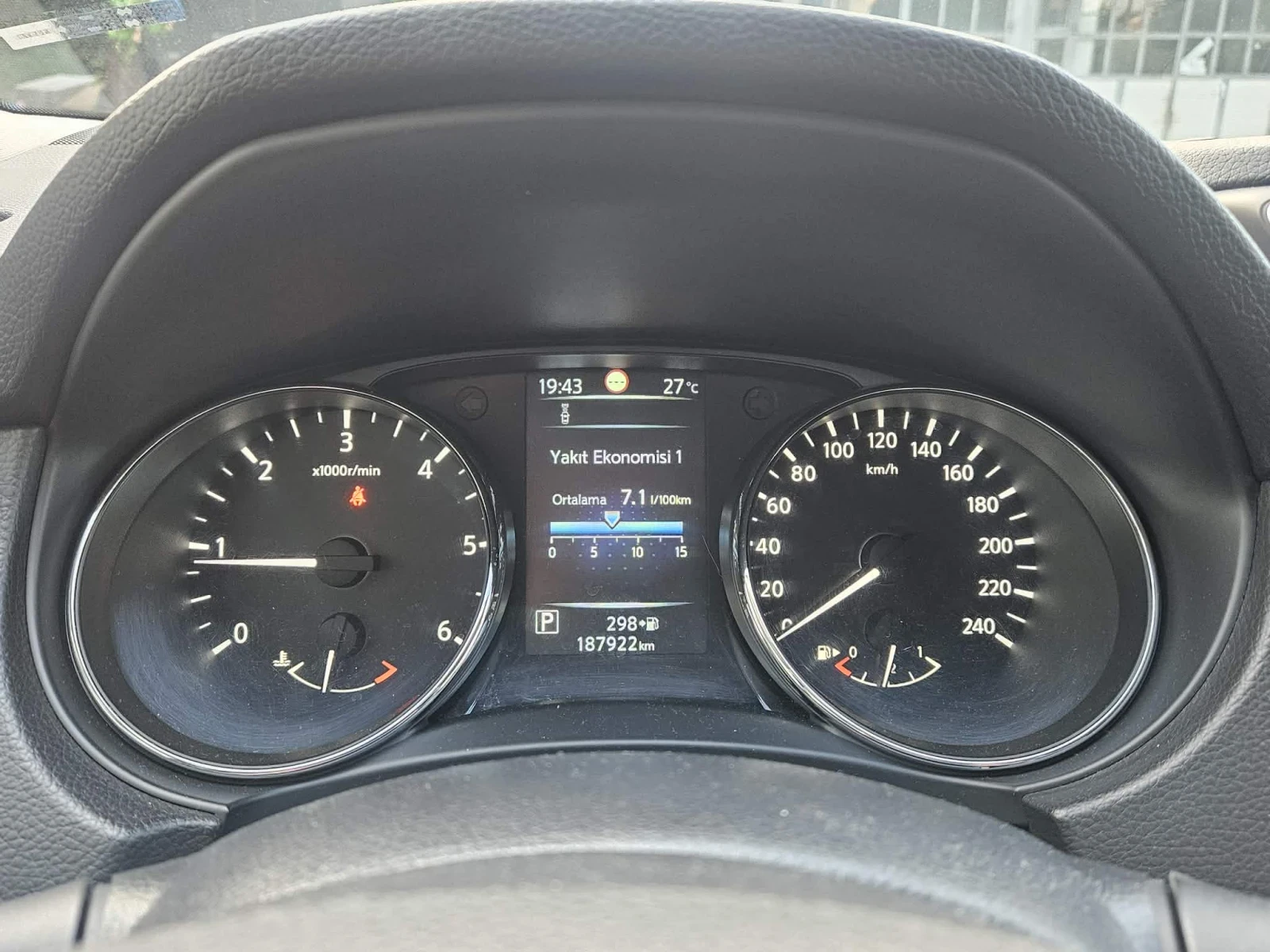 Nissan Qashqai, снимка 14 - Автомобили и джипове - 54032788