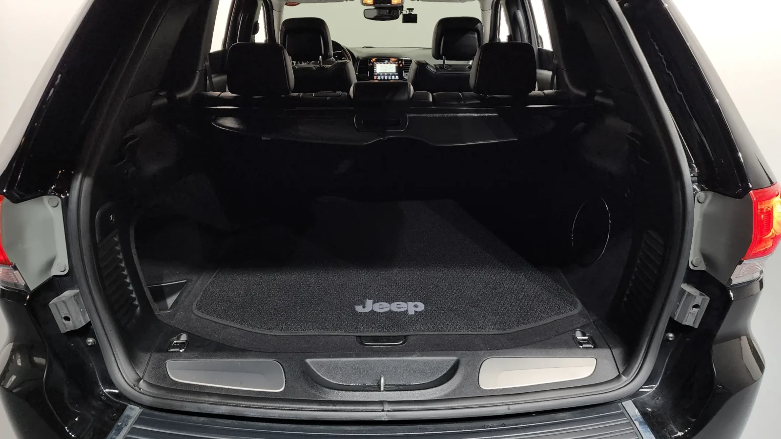Jeep Grand cherokee 3.6 Summit, снимка 17 - Автомобили и джипове - 54512941