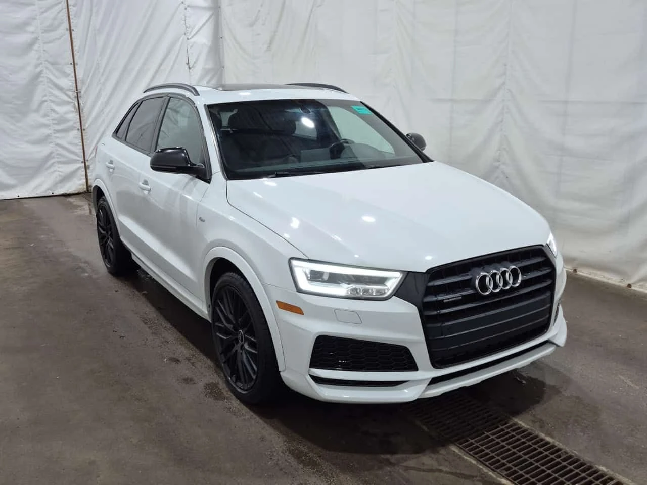 Audi Q3 TECHNIK * FULL S LINE* LED* ПАНОРАМА* ДВА КЛЮЧА* , снимка 2 - Автомобили и джипове - 54678623