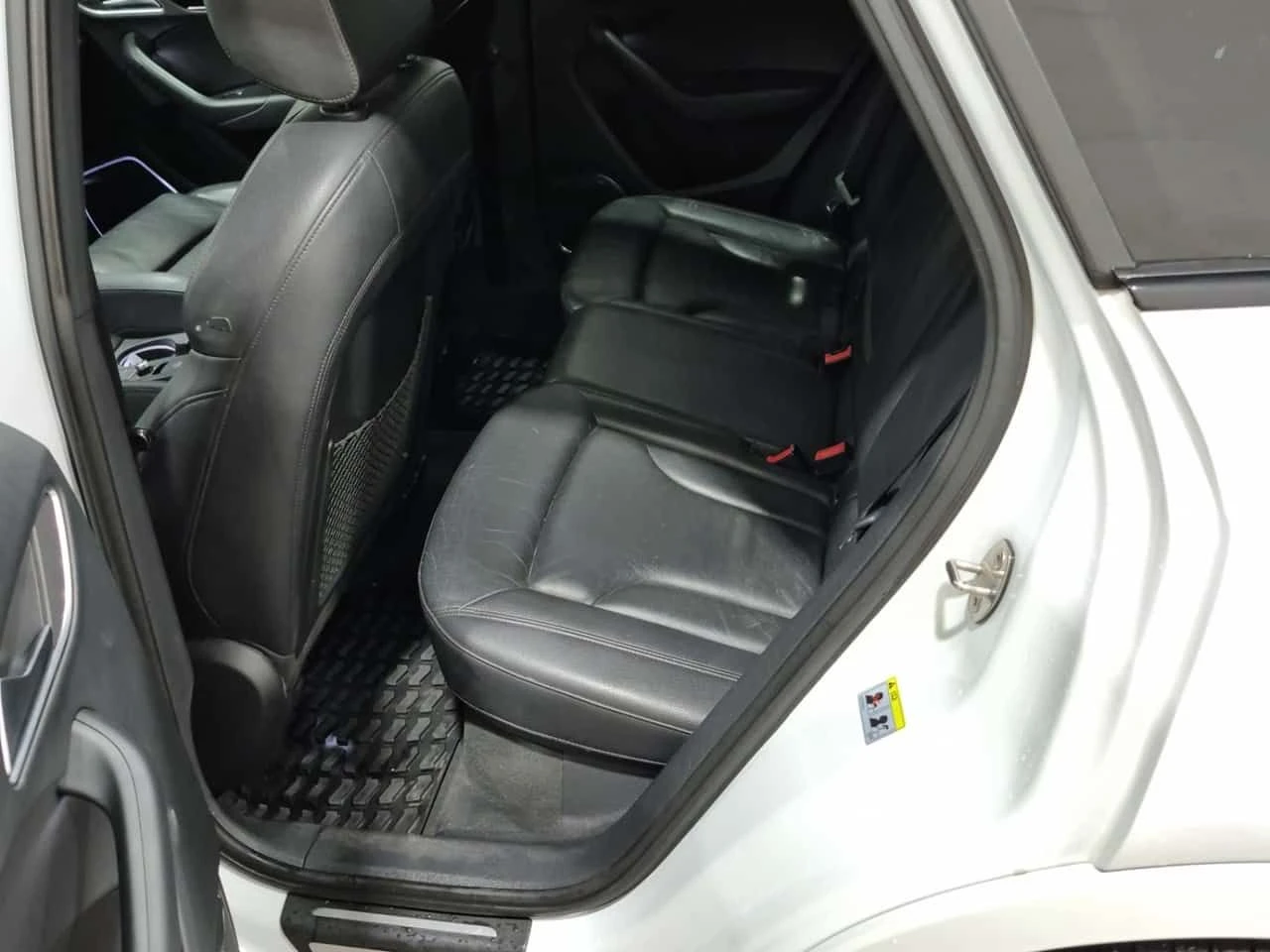 Audi Q3 TECHNIK * FULL S LINE* LED* ПАНОРАМА* ДВА КЛЮЧА* , снимка 13 - Автомобили и джипове - 54678623