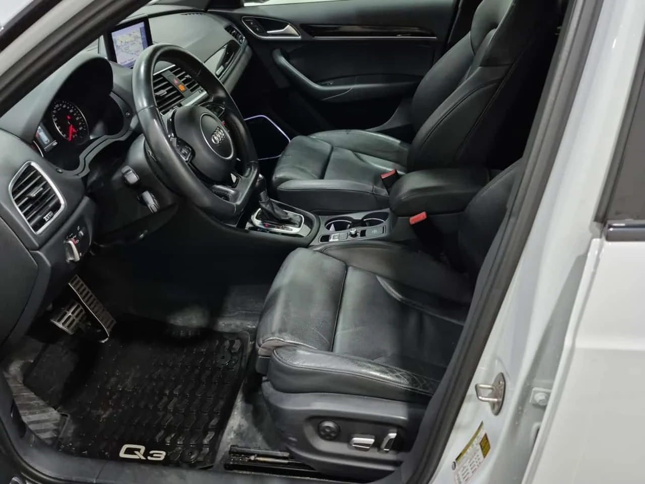 Audi Q3 TECHNIK * FULL S LINE* LED* ПАНОРАМА* ДВА КЛЮЧА* , снимка 7 - Автомобили и джипове - 54678623