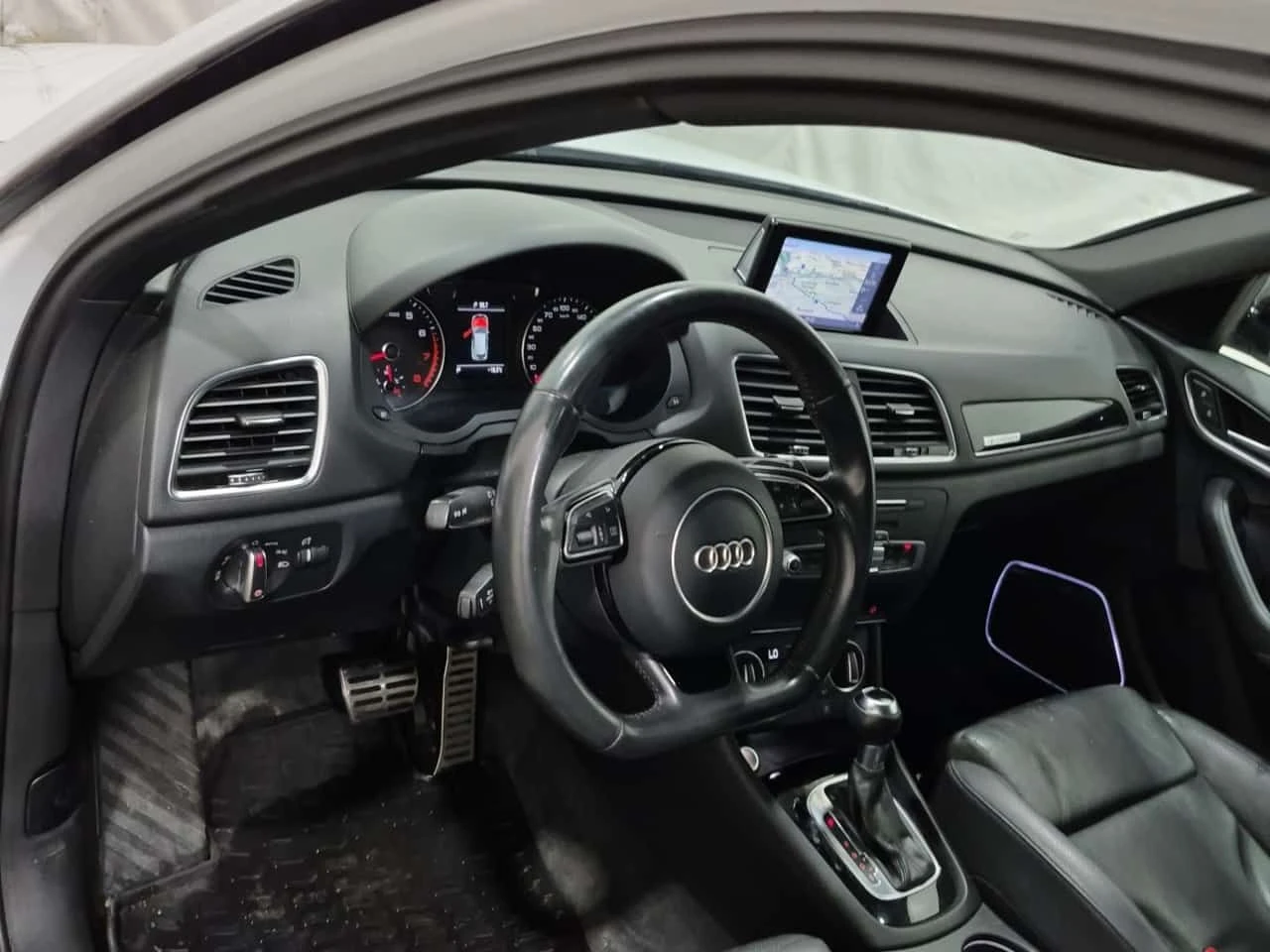 Audi Q3 TECHNIK * FULL S LINE* LED* ПАНОРАМА* ДВА КЛЮЧА* , снимка 10 - Автомобили и джипове - 54678623
