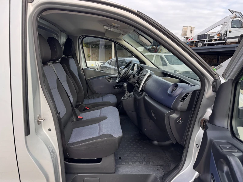 Opel Vivaro 1.6CDTI 2странични врати Клима , снимка 11 - Бусове и автобуси - 48311064