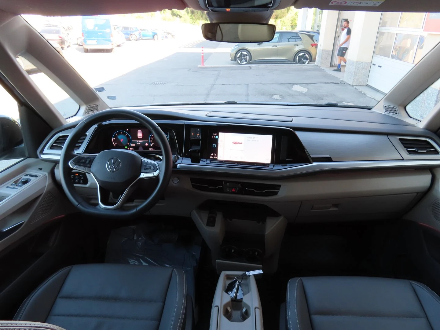VW Multivan, снимка 12 - Бусове и автобуси - 56421774