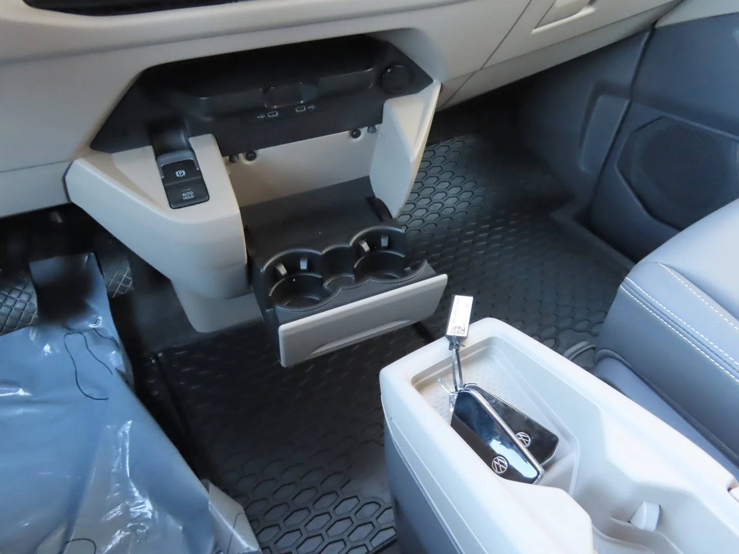 VW Multivan, снимка 15 - Бусове и автобуси - 56421774