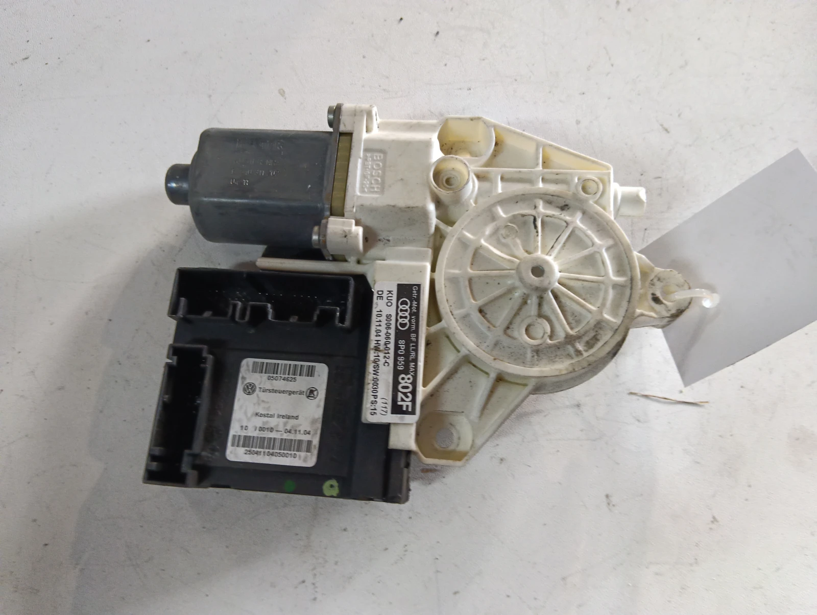 ел.машинка за предно дясно 8P0959802F Audi A3