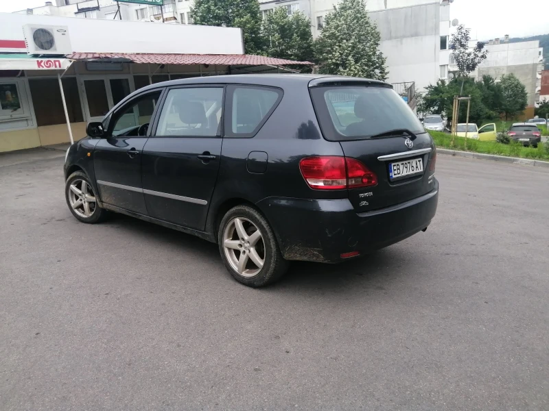 Toyota Avensis verso Ван, снимка 3 - Автомобили и джипове - 48371156