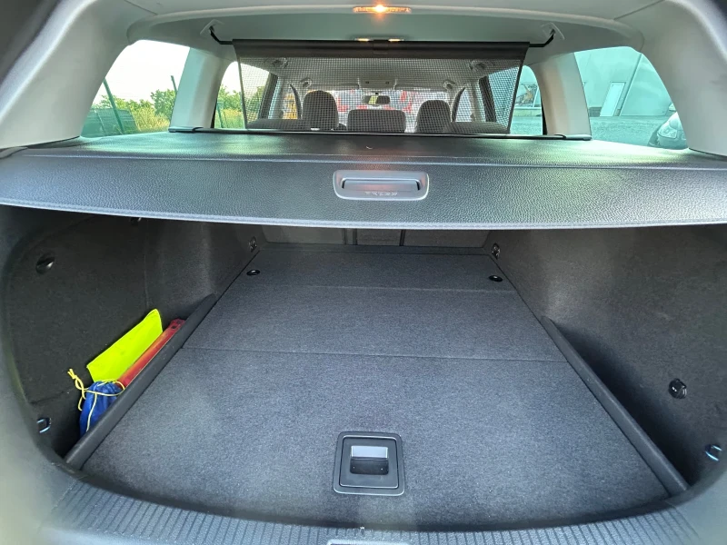 VW Golf 1.6TDi/NAVi/110k.c./KAMERA, снимка 16 - Автомобили и джипове - 51088281