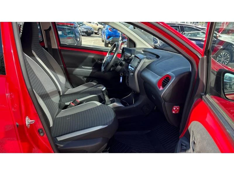 Toyota Aygo 1.0P X-PLAY MT, снимка 6 - Автомобили и джипове - 56159617