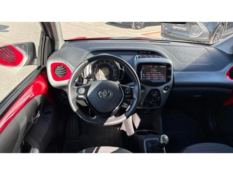 Toyota Aygo 1.0P X-PLAY MT, снимка 9 - Автомобили и джипове - 56159617