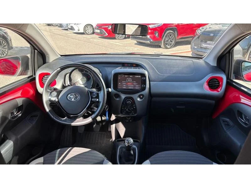 Toyota Aygo 1.0P X-PLAY MT, снимка 8 - Автомобили и джипове - 56159617
