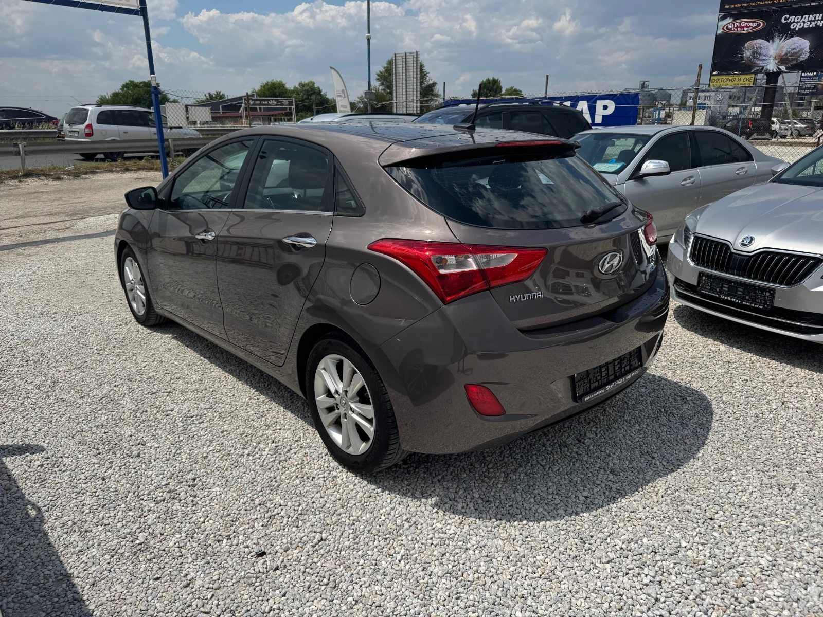 Hyundai I30 1.6CRDI-NAVI-KAMERA-LED-KEY LESS - изображение 2
