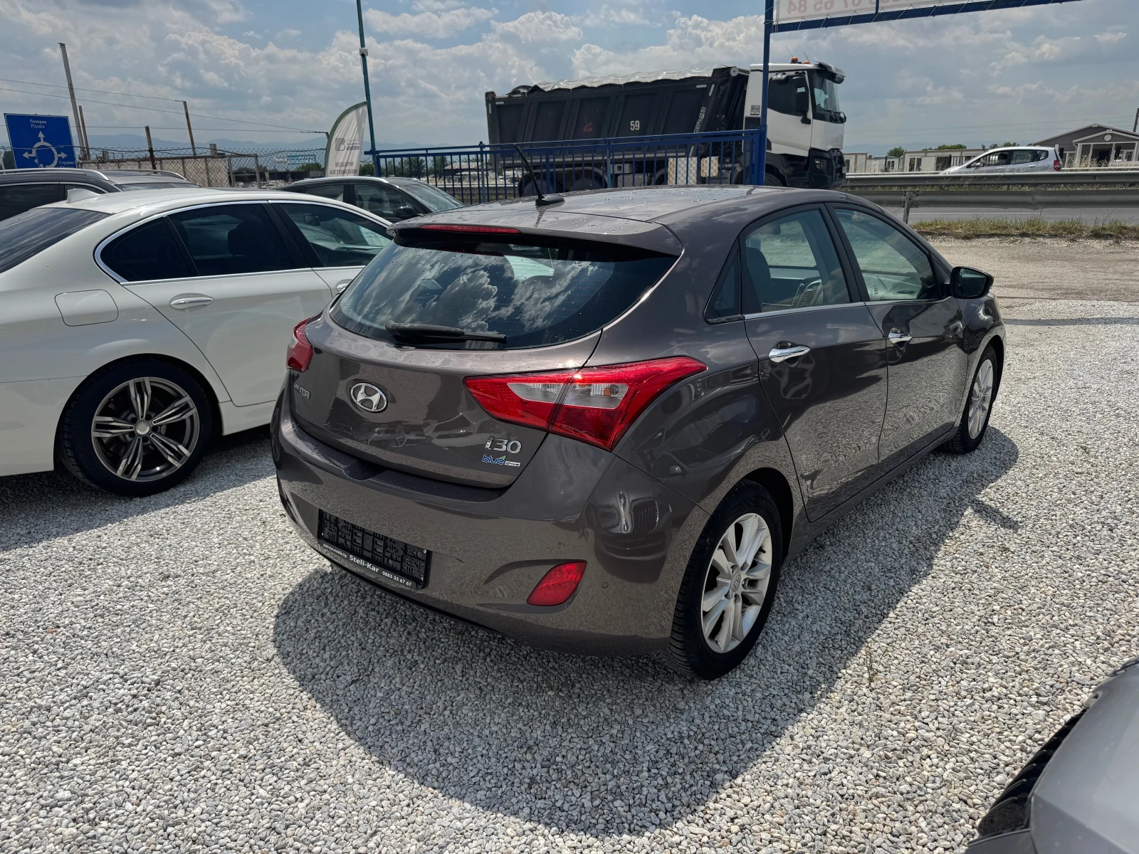 Hyundai I30 1.6CRDI-NAVI-KAMERA-LED-KEY LESS - изображение 4