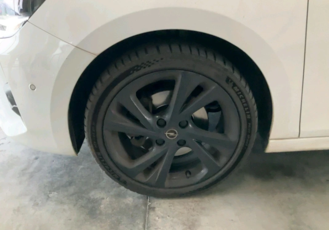 Opel Corsa 1.2 131к.с. GS line - изображение 7